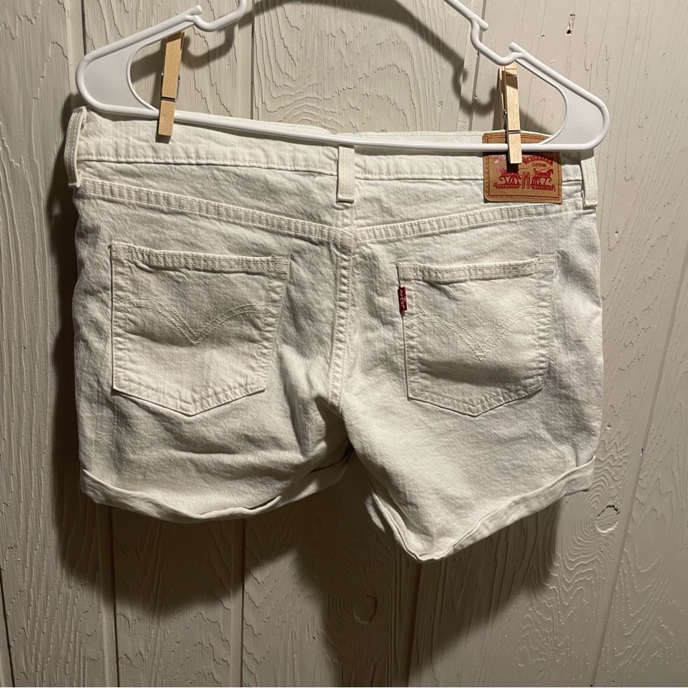Levi’s White Jean Shorts - Picture 3 of 3
